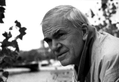 존재의 가벼움과 무게를 동시에 껴안다 – 밀란 쿤데라의 문학과 사유